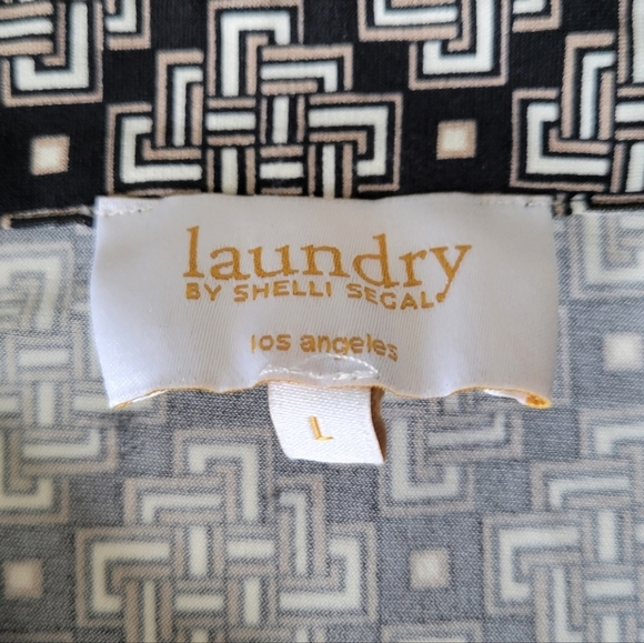 Laundry By Shelli Segal Black & White Geometric Design Button Down Shirt - Picture 3 of 7